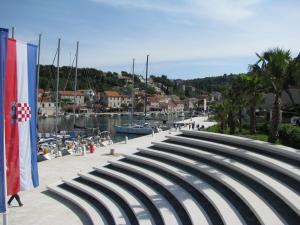 Apartments Maslinica 17